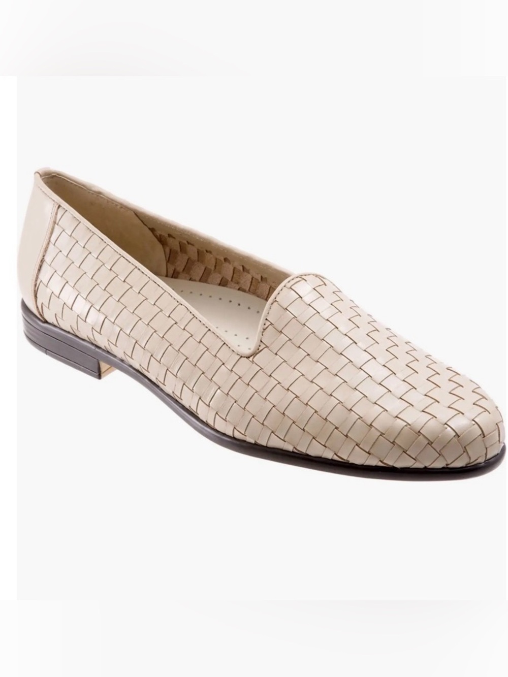 Trotters "Liz" woven leather slip-on loafers  Flat. Color Bone Size 9M